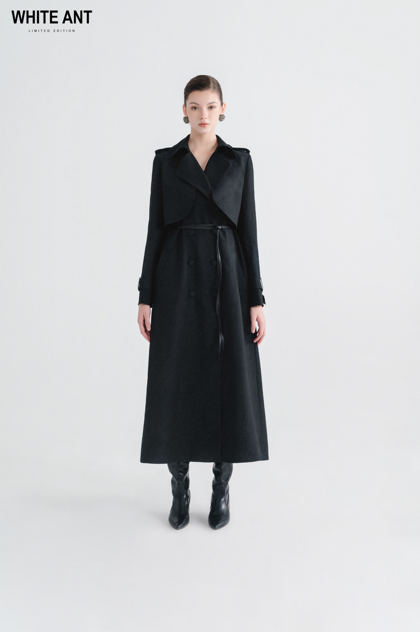 Cách phối đồ với áo khoác trench coat nữ để trông thanh lịch và thời trang