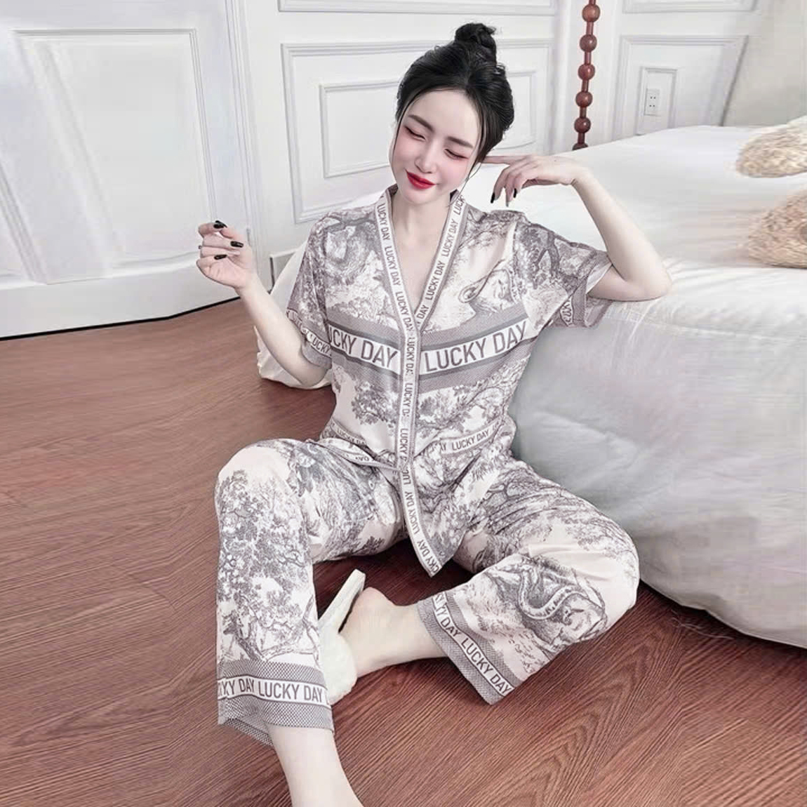 Mặc Yếm Lụa Cao Cấp Có Đắt Đỏ? Đây Là Những Điều Bạn Cần Biết Trước Khi Mua