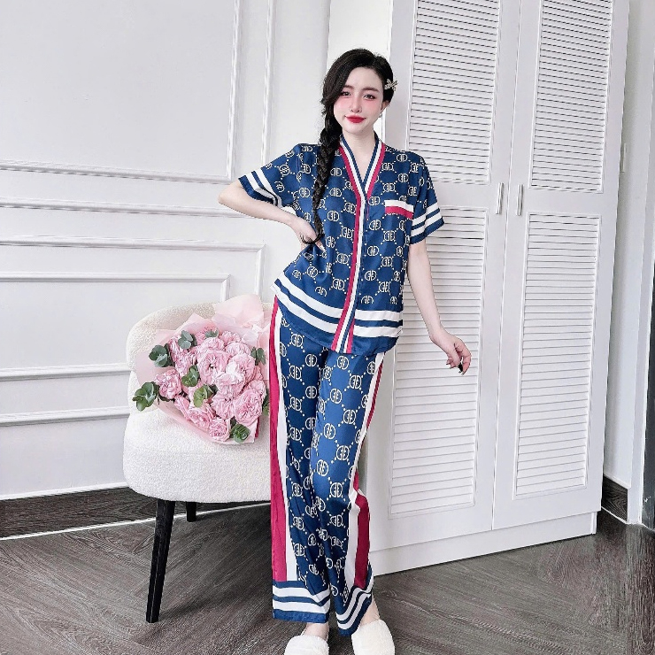Mặc Yếm Lụa Cao Cấp Có Đắt Đỏ? Đây Là Những Điều Bạn Cần Biết Trước Khi Mua