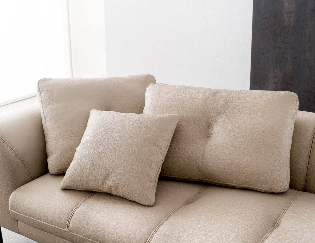 Cách chọn gối tựa sofa da phù hợp cho phòng khách mà bạn không thể bỏ qua