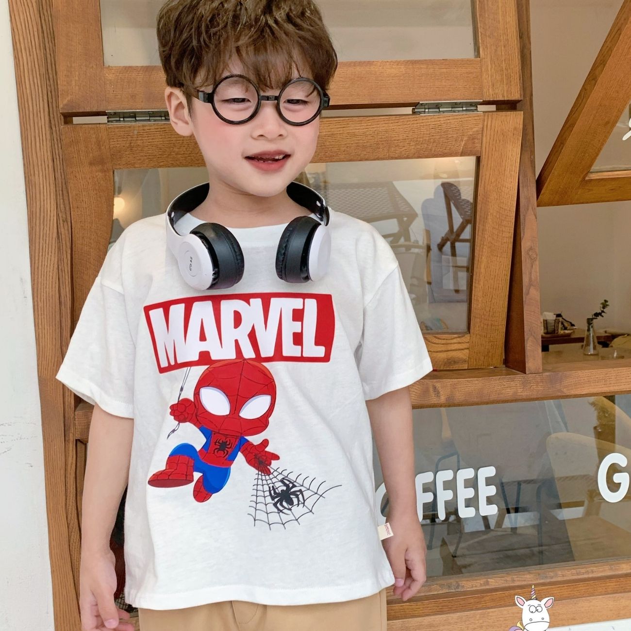 Làm thế nào để chọn áo thun in hình cho bé trai phù hợp với mùa hè mà không làm tổn thương da?