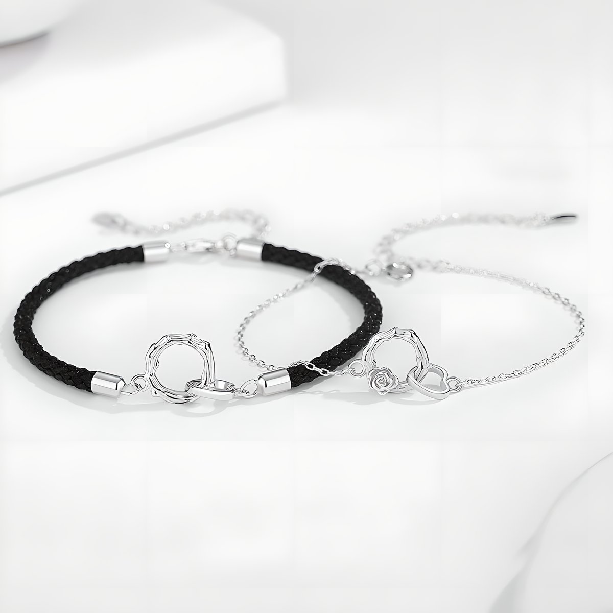 Vòng Tay Đôi Trái Tim - Làm Thế Nào Để Lựa Chọn Đúng Kiểu Vòng Phù Hợp Với Câu Chuyện Tình Của Bạn?